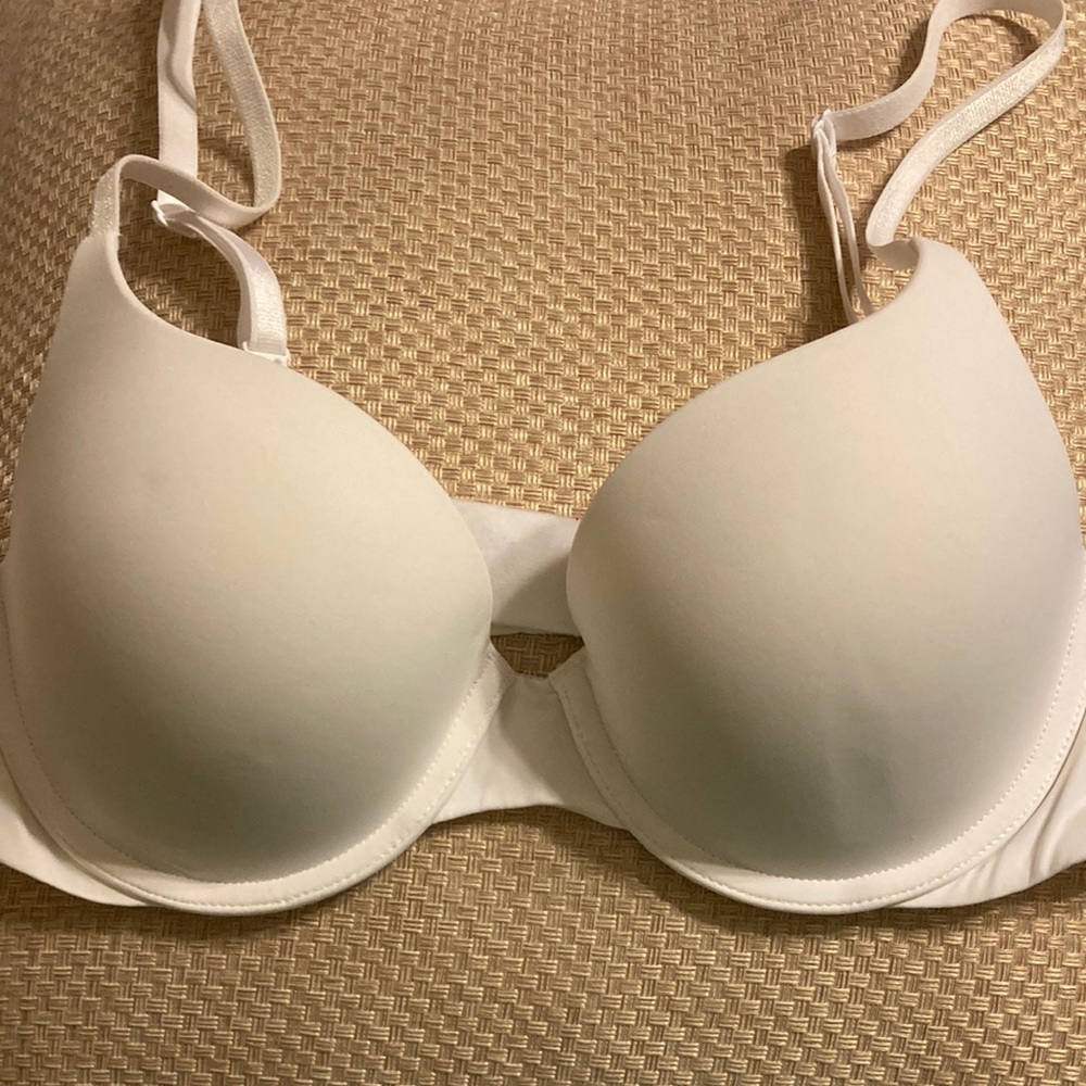 NWOT Victoria’s Secret perfect shape bra. White. Size 34B